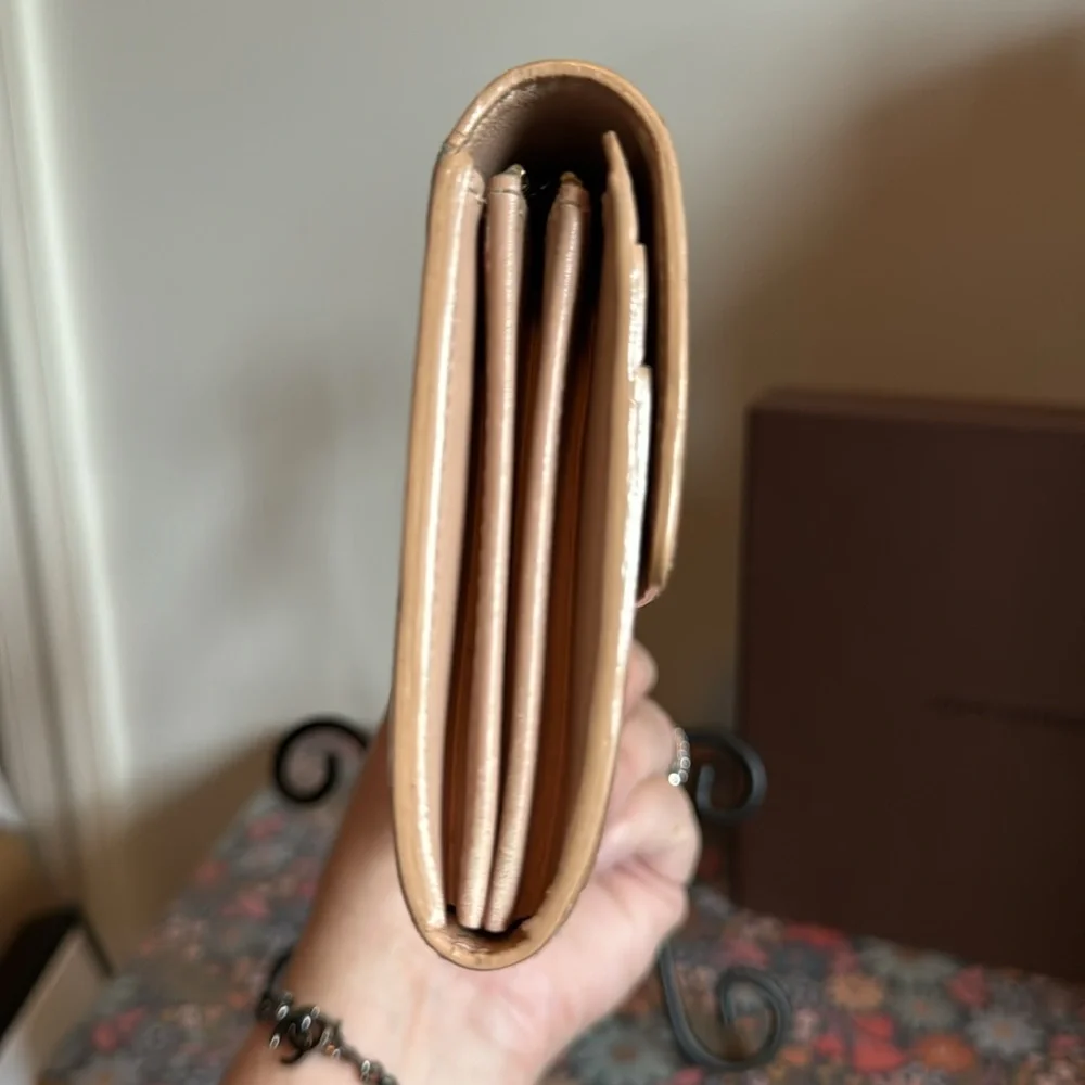 Louis Vuitton vernis long snappy Sarah wallet patent leather